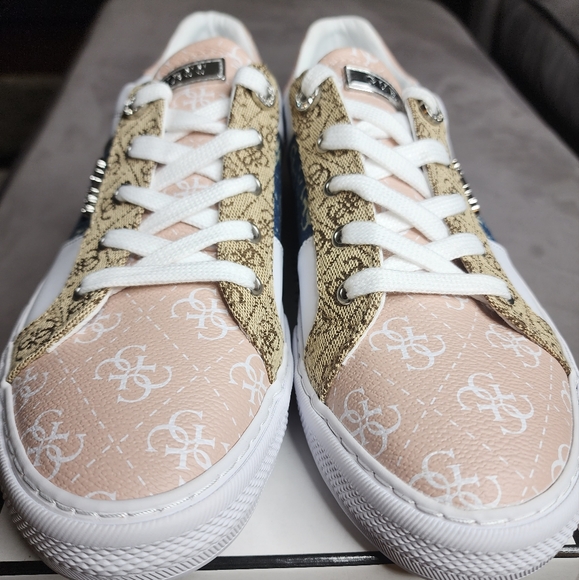 Guess gwLoven3 Sneakers - Picture 6 of 6